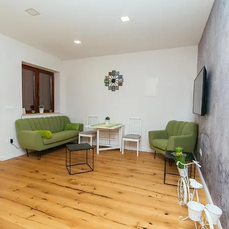 Apartament Dalomar *