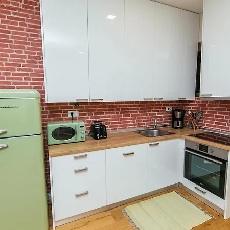 Apartament Dalomar *